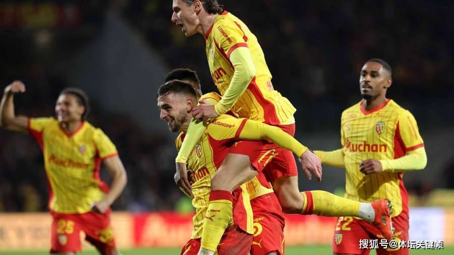 法甲第21轮赛况：朗斯逆转重登王座，里昂连胜狂飙进三甲！